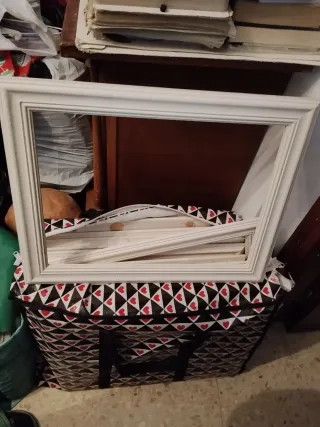 Marco de fotos blanco de madera