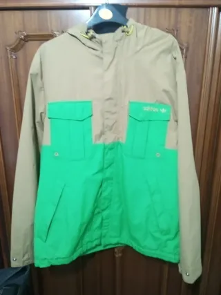 Chubasquero Adidas Talla L Verde y Beige