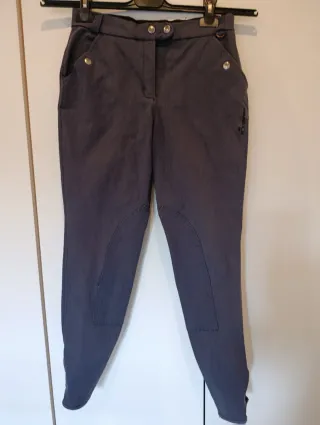 Tres pantalones de montar