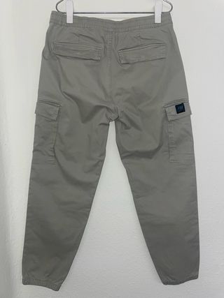 Pantalón cargo Pull&Bear verde