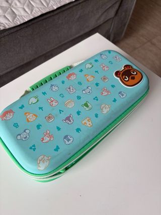 Nintendo Switch + Custodia Animal Crossing
