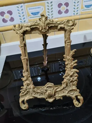 Marco antiguo dorado estilo barroco