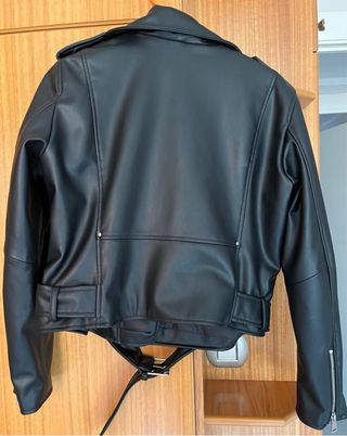 Cazadora Biker Efecto Piel Negra Zara