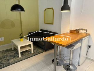 Piso en venta en La Goleta - San Felipe Neri en Málaga