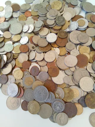Lote de Monedas Extranjeras Variadas