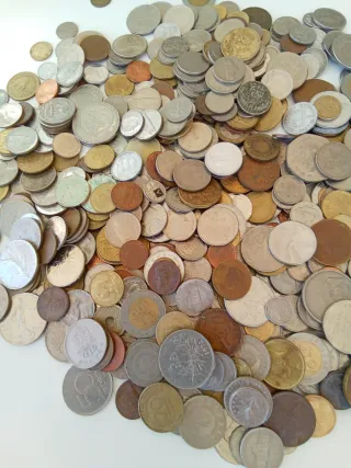 Lote de Monedas Extranjeras Variadas