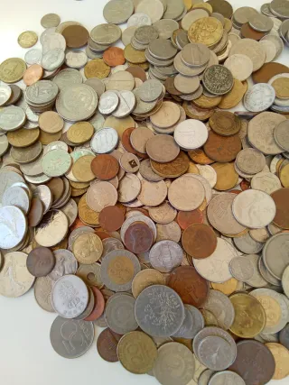 Lote de Monedas Extranjeras Variadas