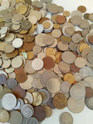 Lote de Monedas Extranjeras Variadas