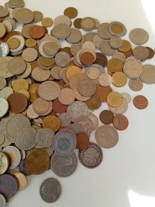 Lote de Monedas Extranjeras Variadas