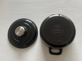 Olla Hierro Fundido 1.23L Negra y Plateada