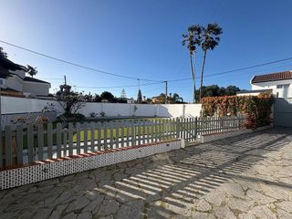 Chalet en venta en La Granja-La Colina-Los Pastores en Algeciras