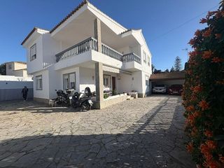 Chalet en venta en La Granja-La Colina-Los Pastores en Algeciras