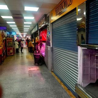 Local comercial en alquiler en Reyes Católicos en Alcalá de Henares