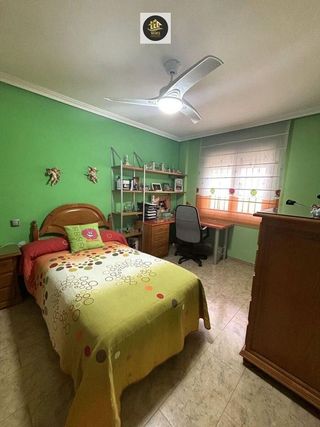 Casa adosada en venta en Renfe - Bulevar 1º y 2º Fase en Jaén