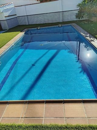 Chalet en venta en La Granja-La Colina-Los Pastores en Algeciras
