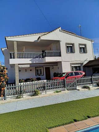 Chalet en venta en La Granja-La Colina-Los Pastores en Algeciras
