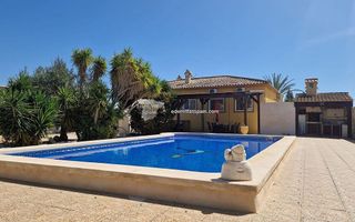 Chalet en venta en Catral