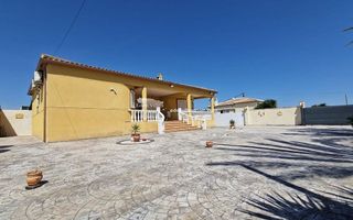 Chalet en venta en Catral