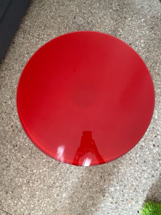 Mesa auxiliar roja cristal y metal