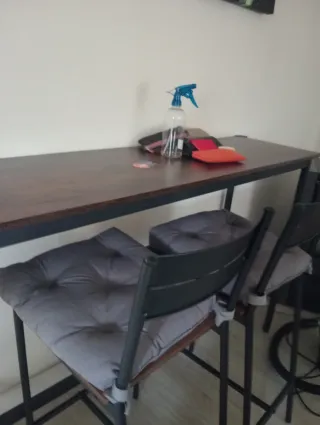 Mesa alta y 2 taburetes estilo industrial