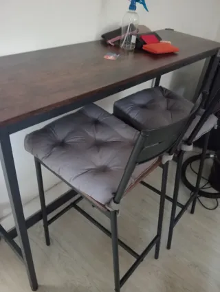 Mesa alta y 2 taburetes estilo industrial