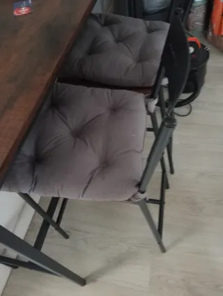 Mesa alta y 2 taburetes estilo industrial