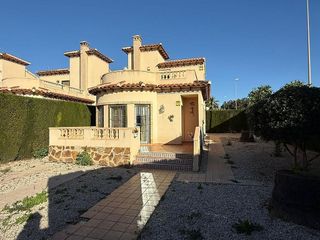 Chalet en venta en Urbanizaciones en Guardamar del Segura