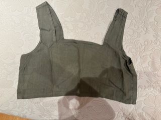 Top de lino verde oliva