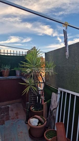 Ático en venta en Valdeacederas en Madrid
