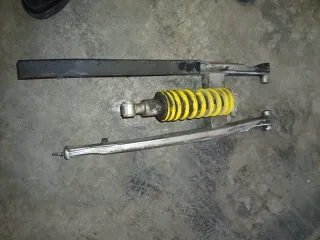 Basculante Derbi Senda y amortiguador trasero.