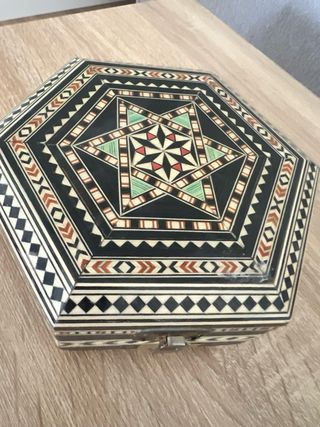 Caja de música bailarina hexagonal