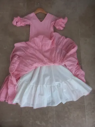 Traje de flamenca rosa volantes