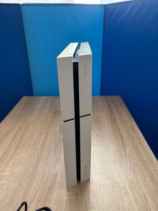 PS4 (PlayStation 4) Bianca + 3 Giochi e controller