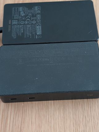 Microsoft Surface Dock 2 - 199W (Modelo 1931/1917)