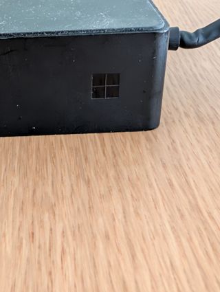 Microsoft Surface Dock 2 - 199W (Modelo 1931/1917)