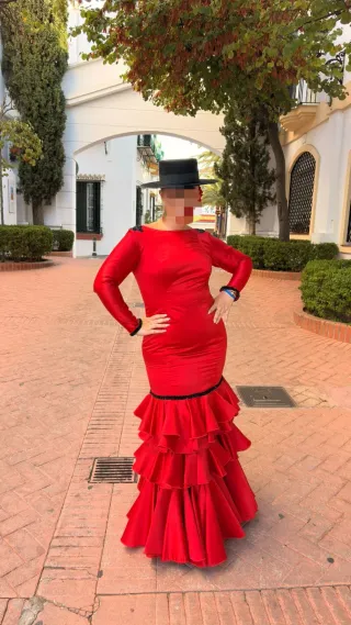 Vestido de flamenca rojo con volantes