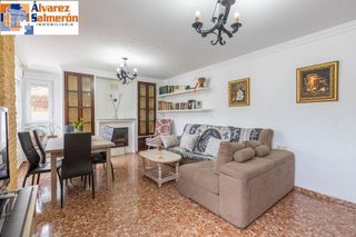 Casa adosada en venta en Ogíjares