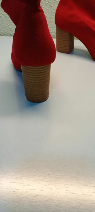 Botines rojos tacón madera