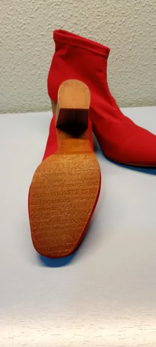 Botines rojos tacón madera