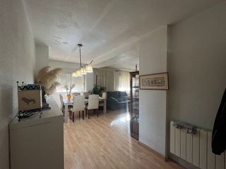 Casa adosada en venta en Velilla de San Antonio