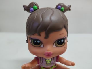 Due Bambole Bratz Babyz Yasmin di MGA del 2004 in buono stato