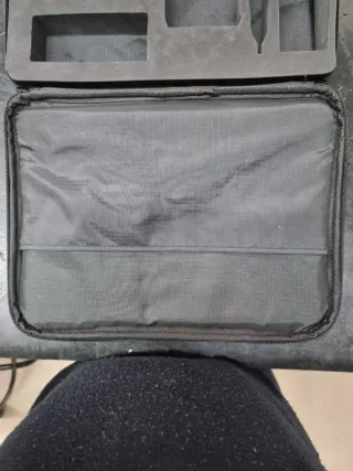 Maleta negra con asas