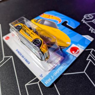 Hot Wheels '91 Mazda Miata Amarelo