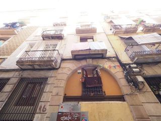 Piso en venta en El Raval en Barcelona