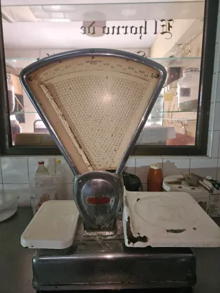 Báscula antigua de cocina