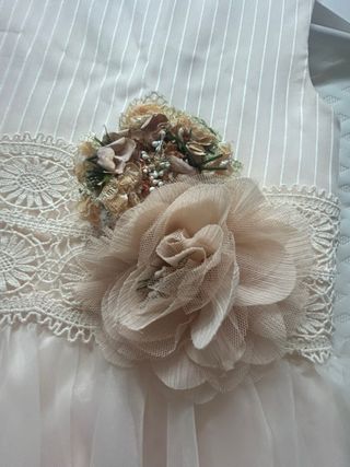 Vestido de comunión beige y rosa