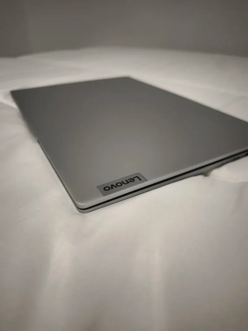 Portátil Lenovo IdeaPad Slim 5 16IRL8 Gris