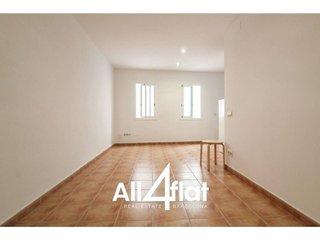 Piso en venta en El Raval en Barcelona