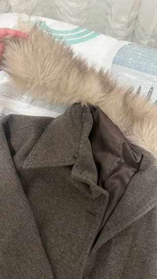 Chaqueta marrón con cuello de pelo sin estrenar