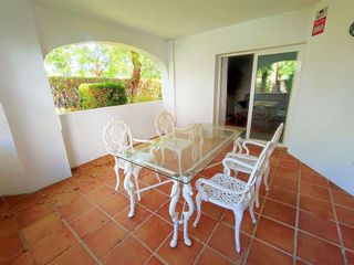 Piso en venta en Los Naranjos - Las Brisas en Marbella